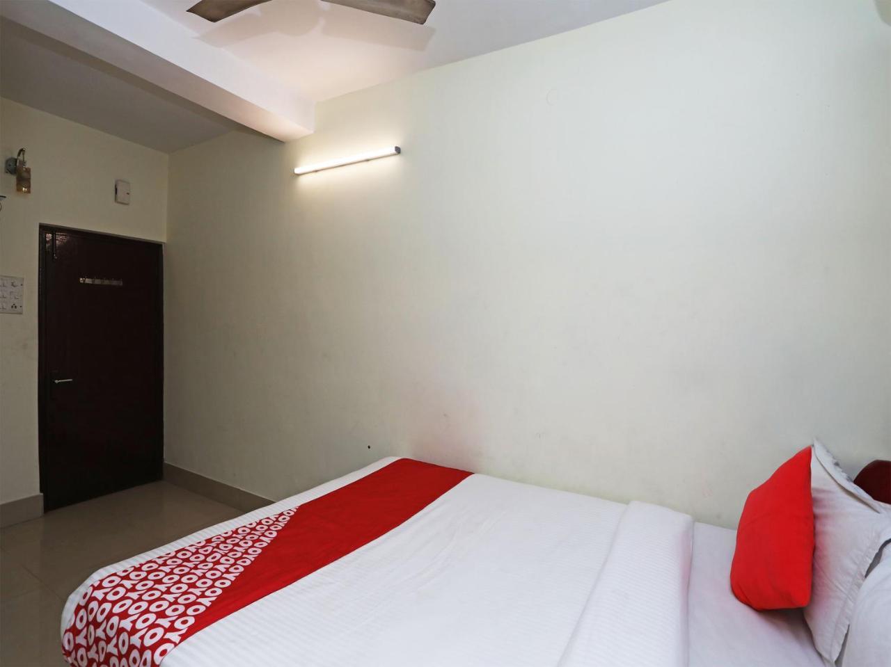 Oyo 13906 Vinita Inn Santragachi ภายนอก รูปภาพ