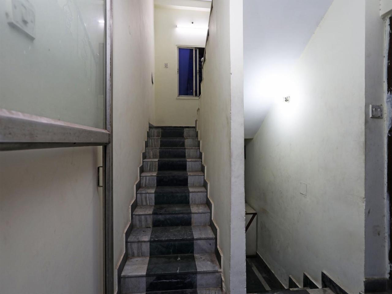 Oyo 13906 Vinita Inn Santragachi ภายนอก รูปภาพ