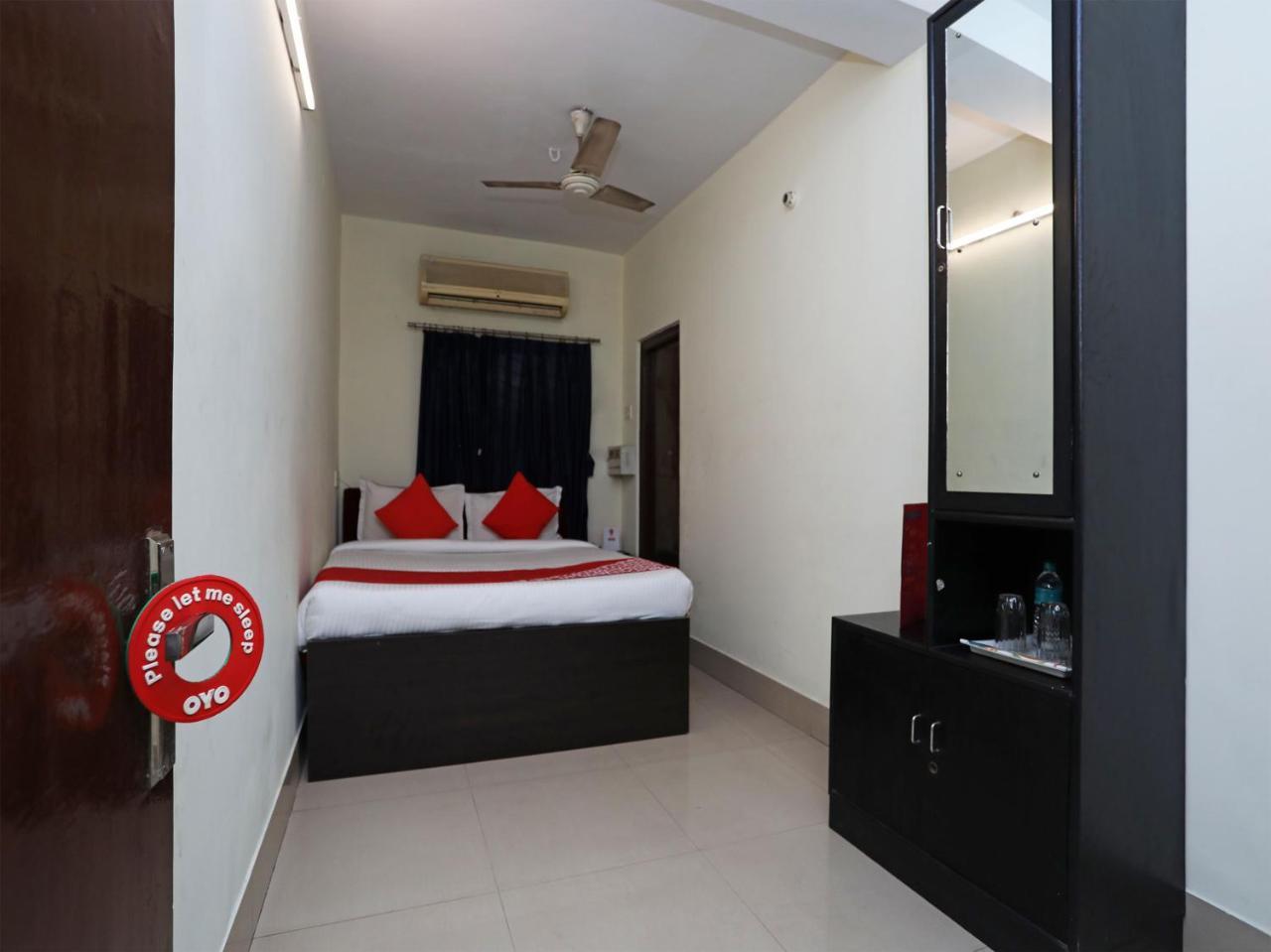 Oyo 13906 Vinita Inn Santragachi ภายนอก รูปภาพ