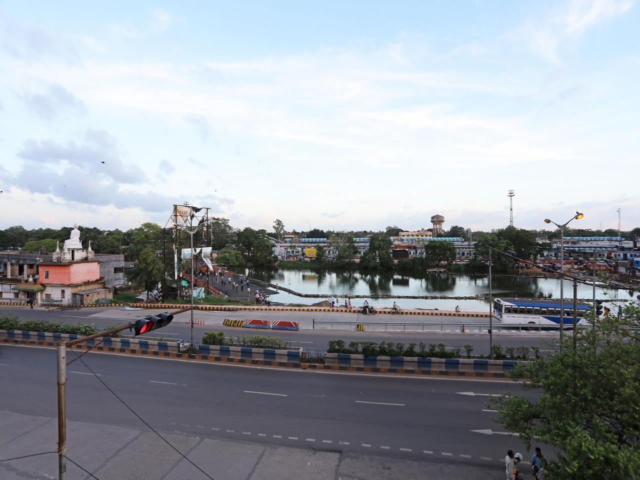 Oyo 13906 Vinita Inn Santragachi ภายนอก รูปภาพ