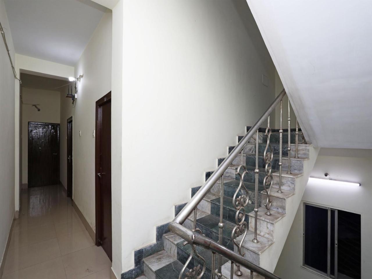 Oyo 13906 Vinita Inn Santragachi ภายนอก รูปภาพ